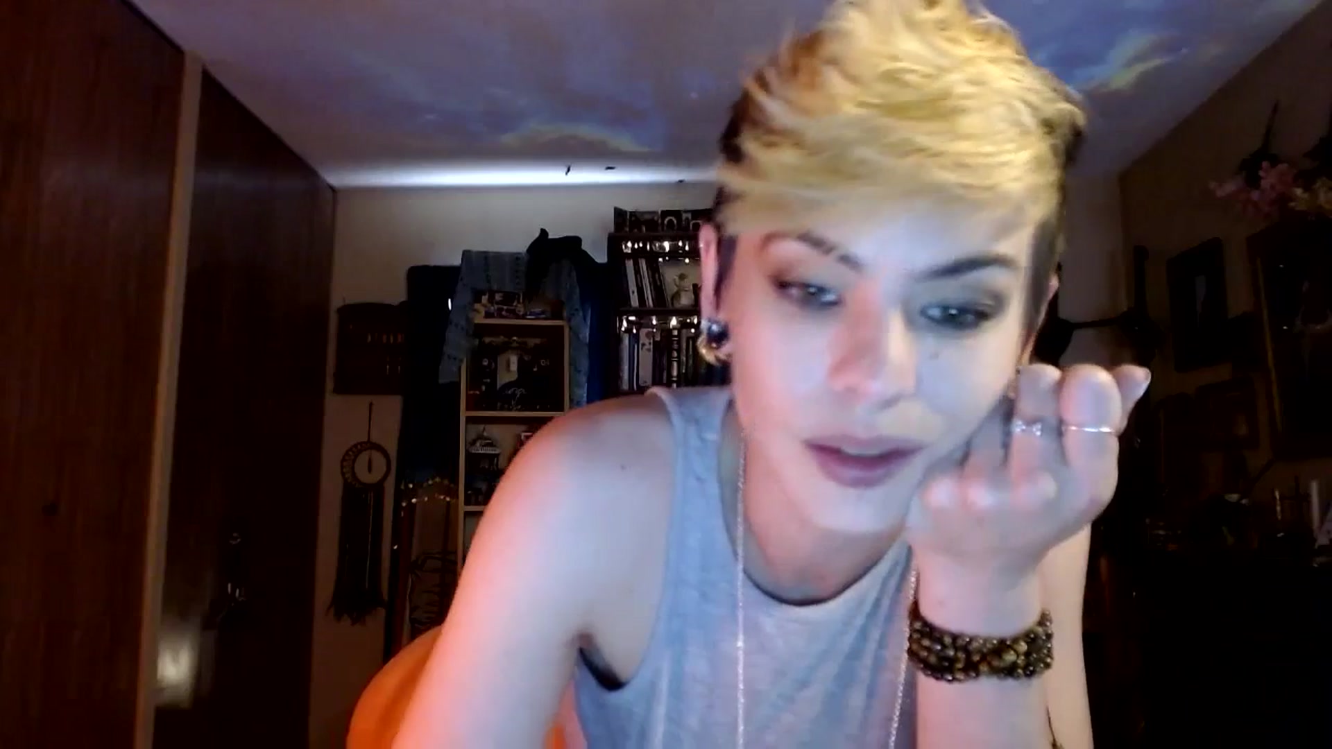 Gallery image thumbnail from Ancored's myfreecams stream on, 07/10/2023, 19:48 image 7 of 20