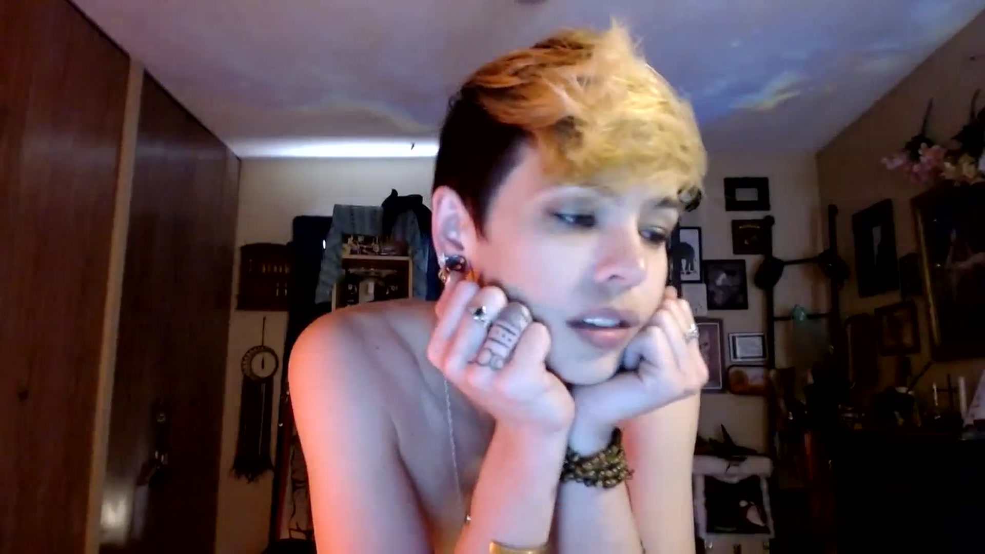Gallery image thumbnail from Ancored's myfreecams stream on, 07/10/2023, 21:01 image 19 of 20