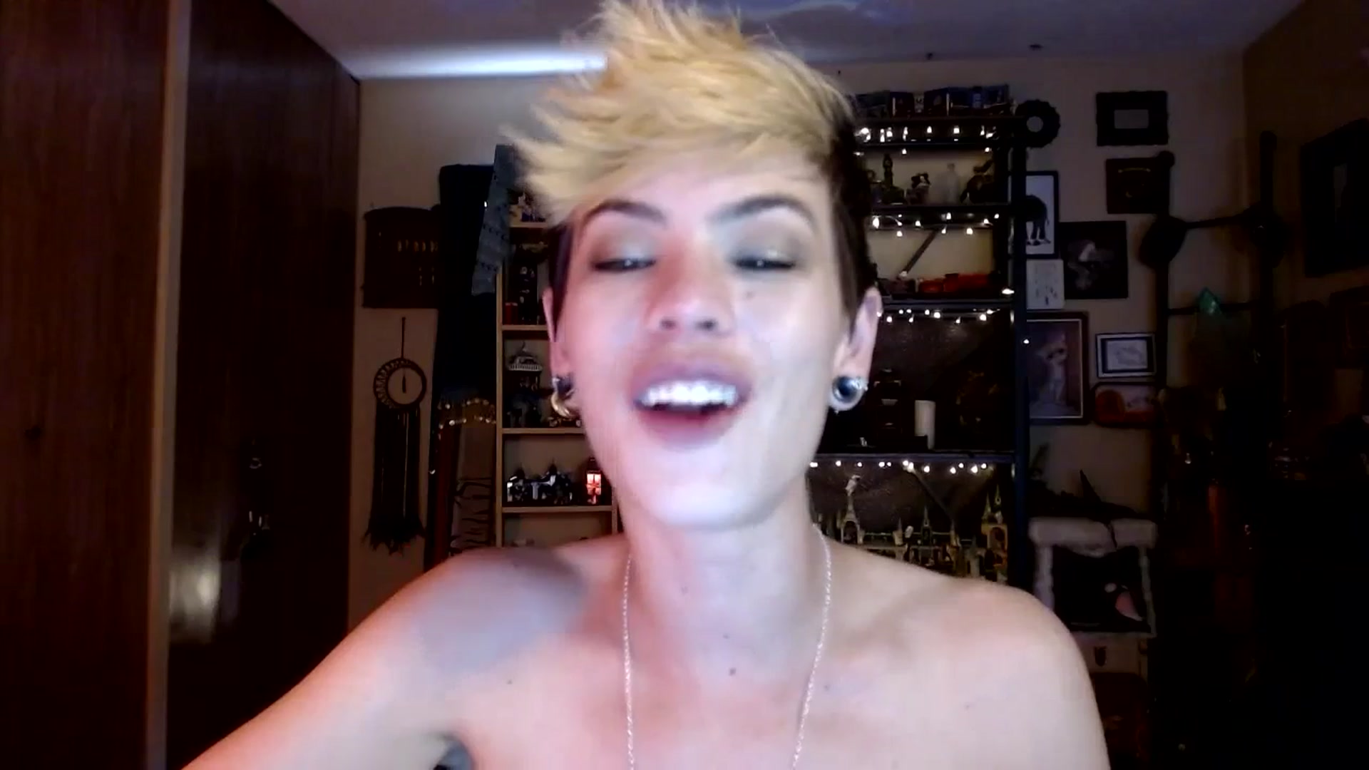 Gallery image thumbnail from Ancored's myfreecams stream on, 07/10/2023, 21:01 image 9 of 20