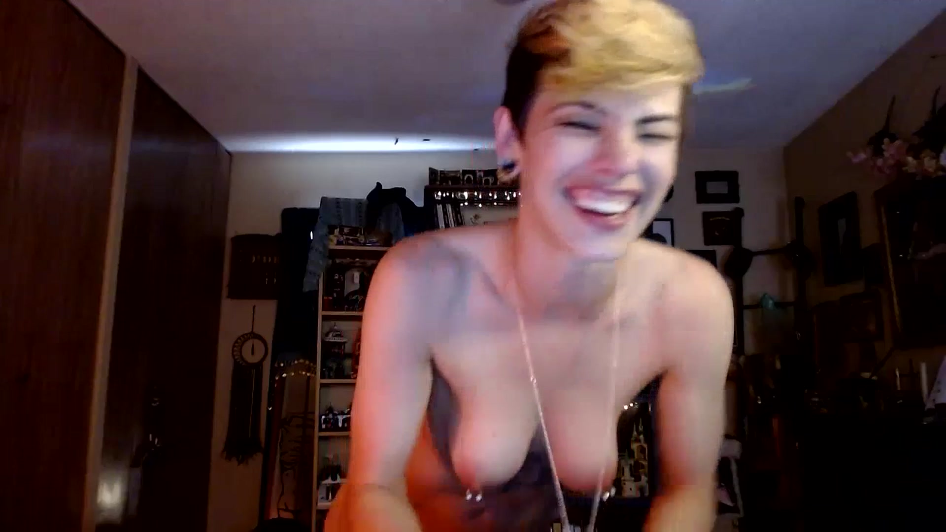 Gallery image thumbnail from Ancored's myfreecams stream on, 07/10/2023, 21:01 image 18 of 20