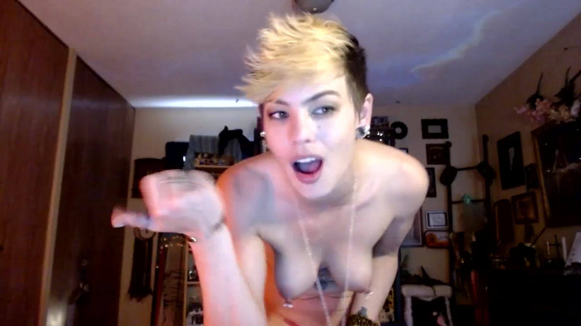 Gallery image thumbnail from Ancored's myfreecams stream on, 07/10/2023, 21:01 image 8 of 20