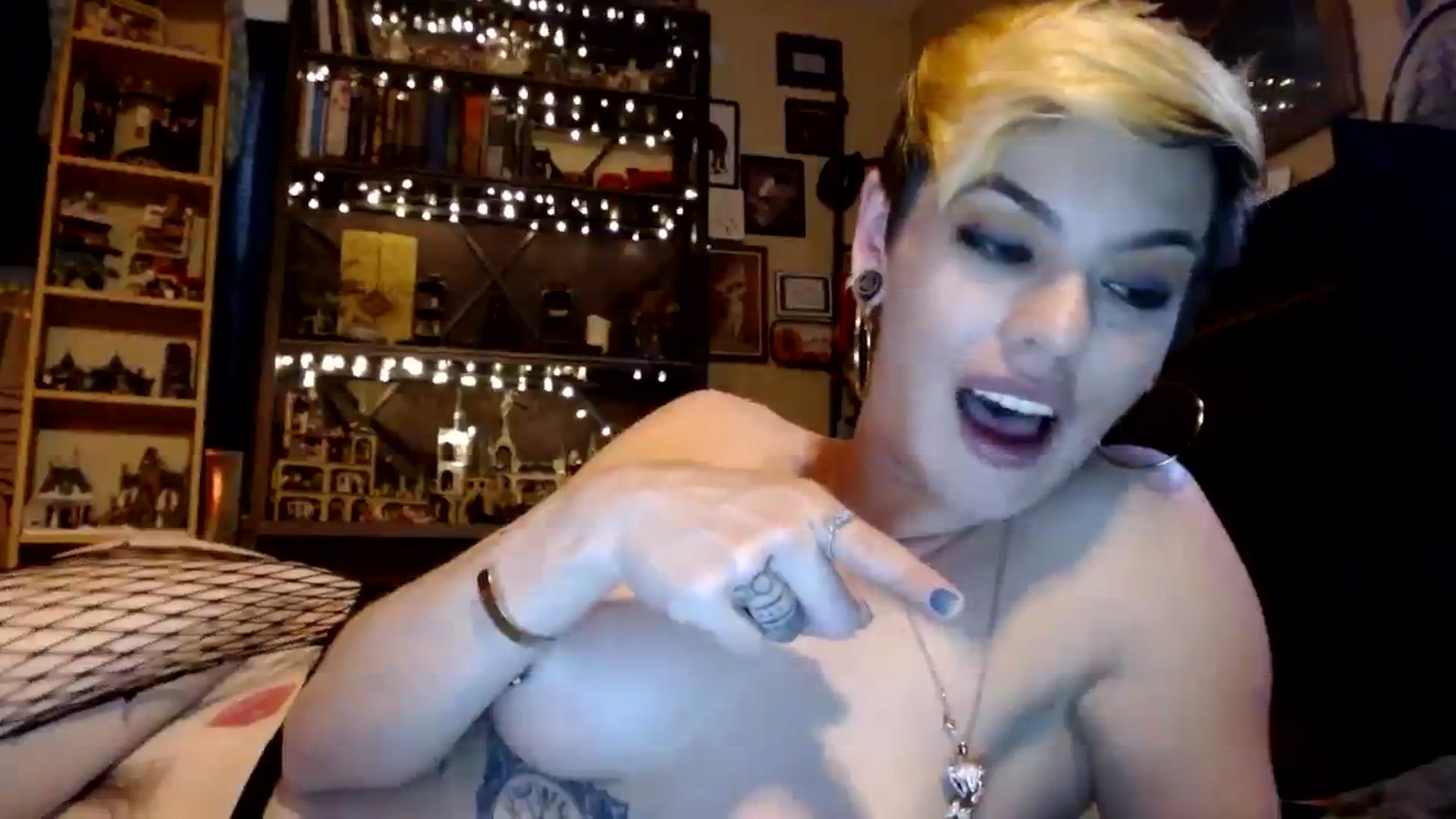 Gallery image thumbnail from Ancored's myfreecams stream on, 07/23/2023, 20:35 image 15 of 20