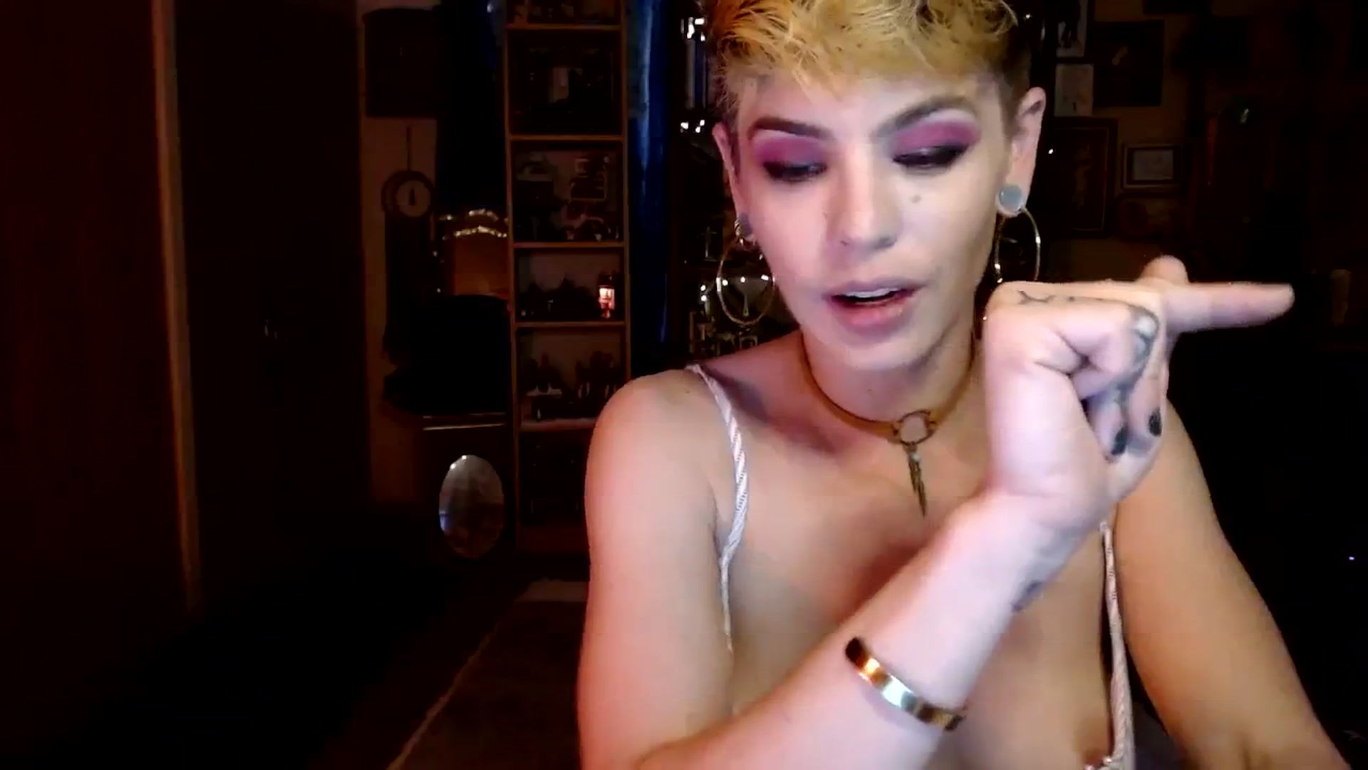 Gallery image thumbnail from Ancored's myfreecams stream on, 07/31/2023, 20:53 image 9 of 20