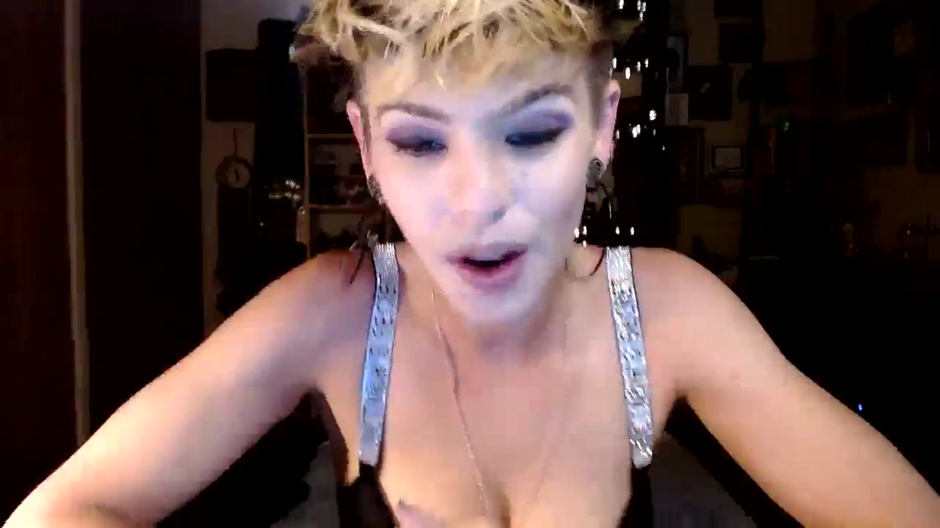 Gallery image thumbnail from Ancored's myfreecams stream on, 08/04/2023, 21:41 image 2 of 20