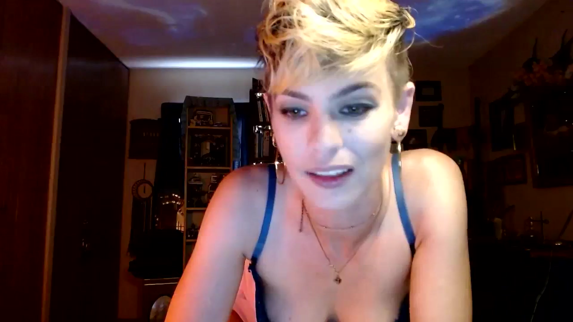 Gallery image thumbnail from Ancored's myfreecams stream on, 08/08/2023, 22:00 image 9 of 20