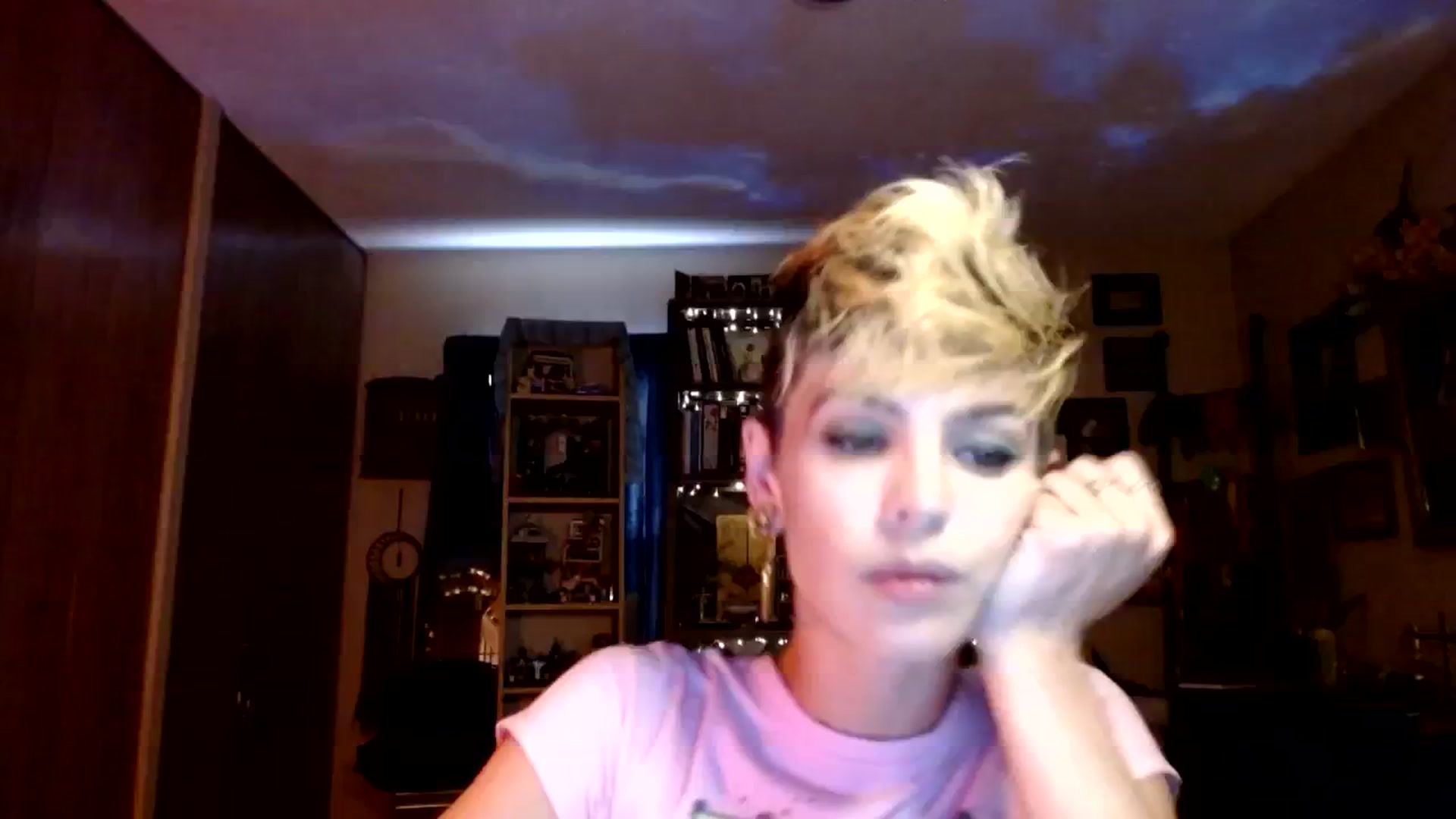 Gallery image thumbnail from Ancored's myfreecams stream on, 08/08/2023, 22:00 image 13 of 20