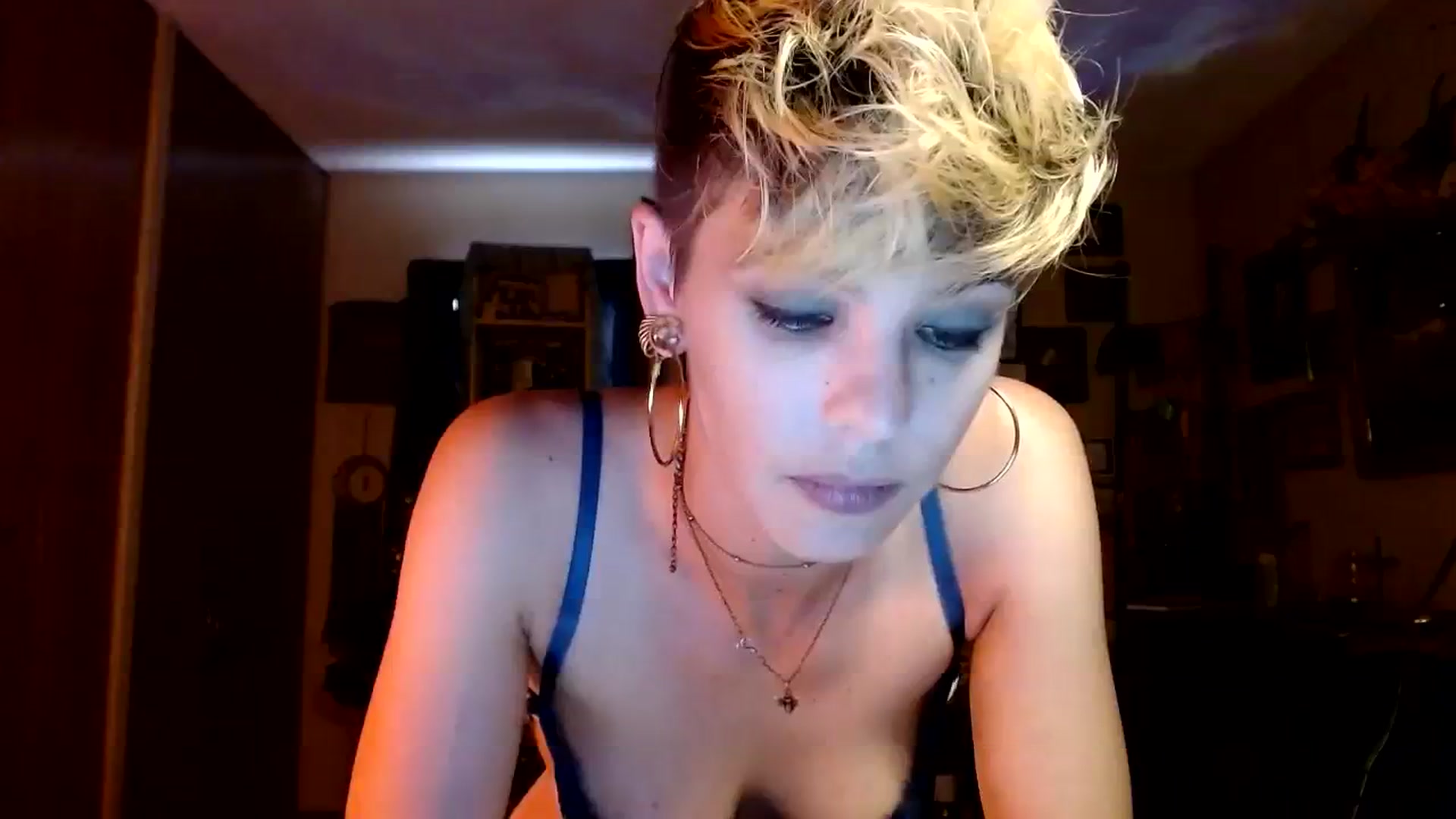 Gallery image thumbnail from Ancored's myfreecams stream on, 08/08/2023, 22:00 image 6 of 20