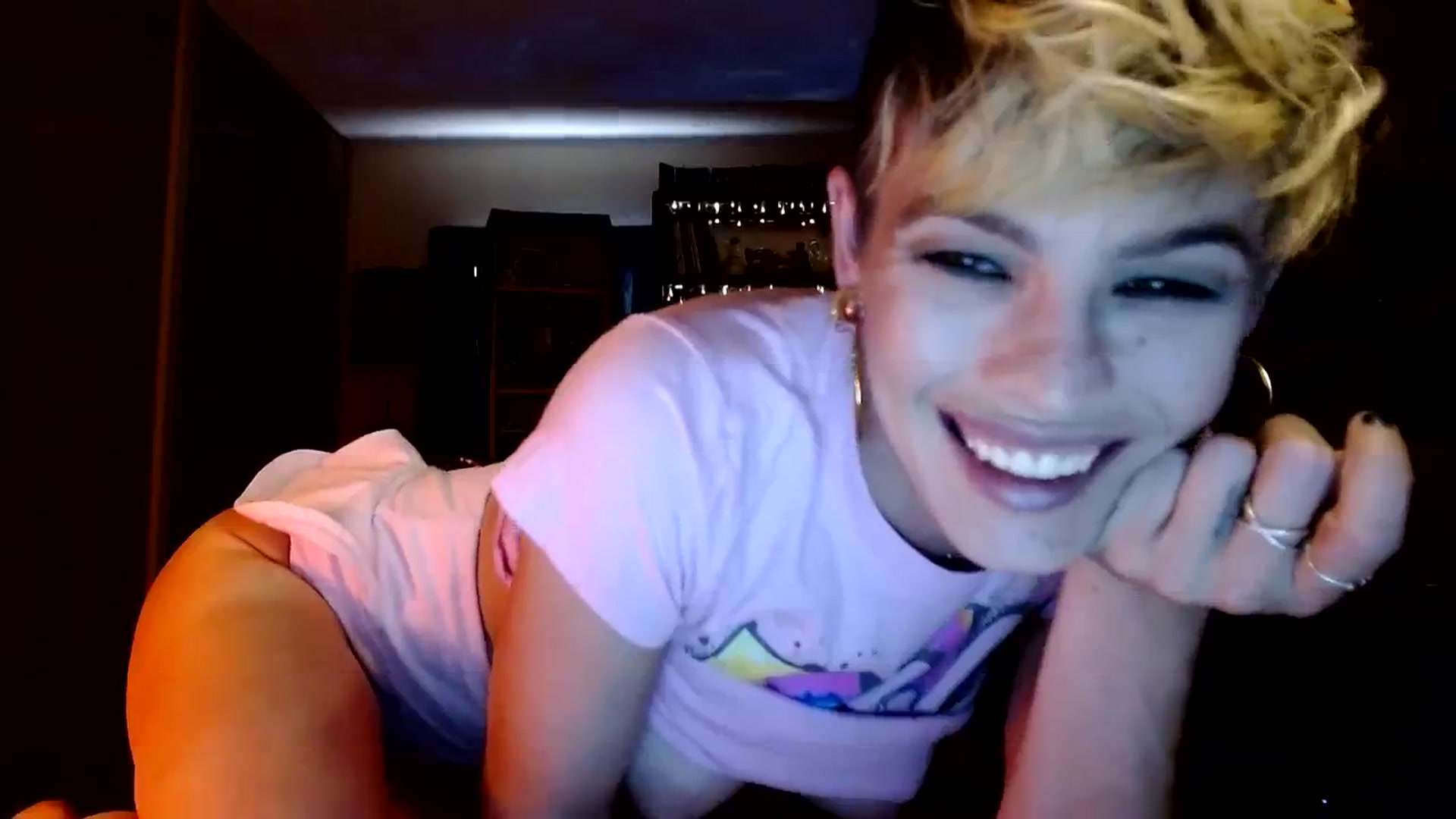 Gallery image thumbnail from Ancored's myfreecams stream on, 08/08/2023, 22:00 image 16 of 20
