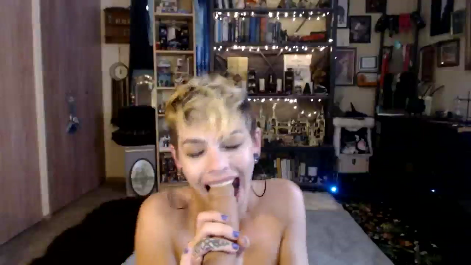 Gallery image thumbnail from Ancored's myfreecams stream on, 08/11/2023, 21:15 image 16 of 20