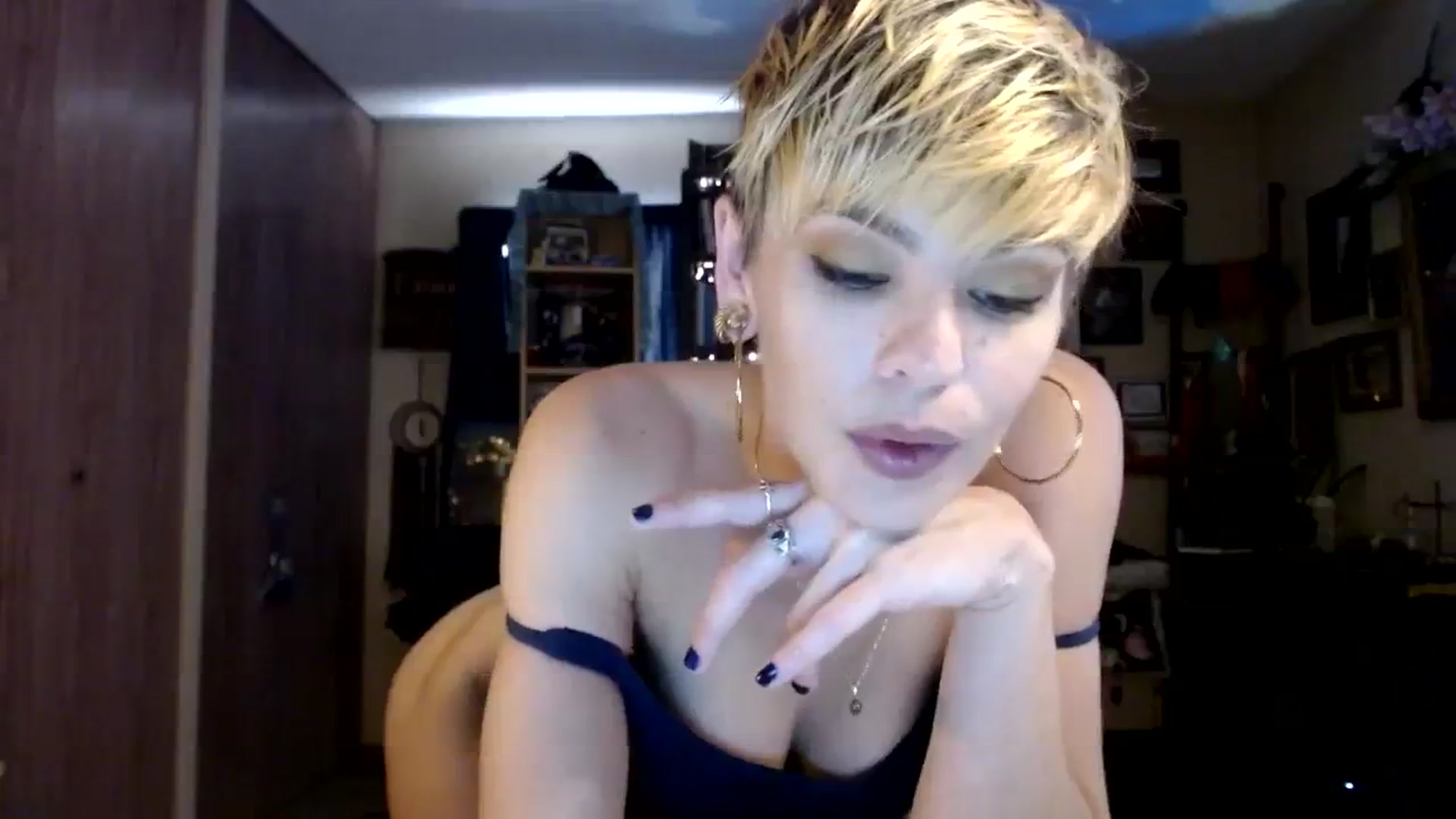 Gallery image thumbnail from Ancored's myfreecams stream on, 08/15/2023, 19:31 image 5 of 20