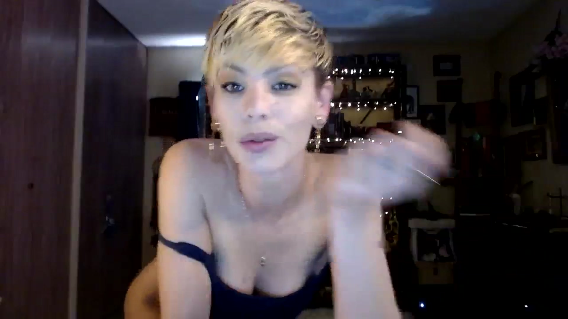 Gallery image thumbnail from Ancored's myfreecams stream on, 08/15/2023, 19:31 image 4 of 20