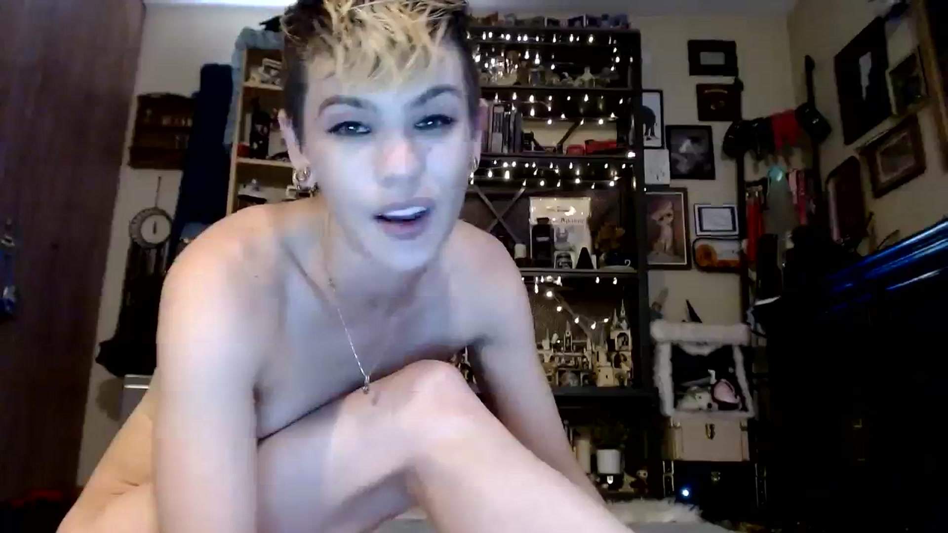 Gallery image thumbnail from Ancored's myfreecams stream on, 08/21/2023, 21:03 image 13 of 20