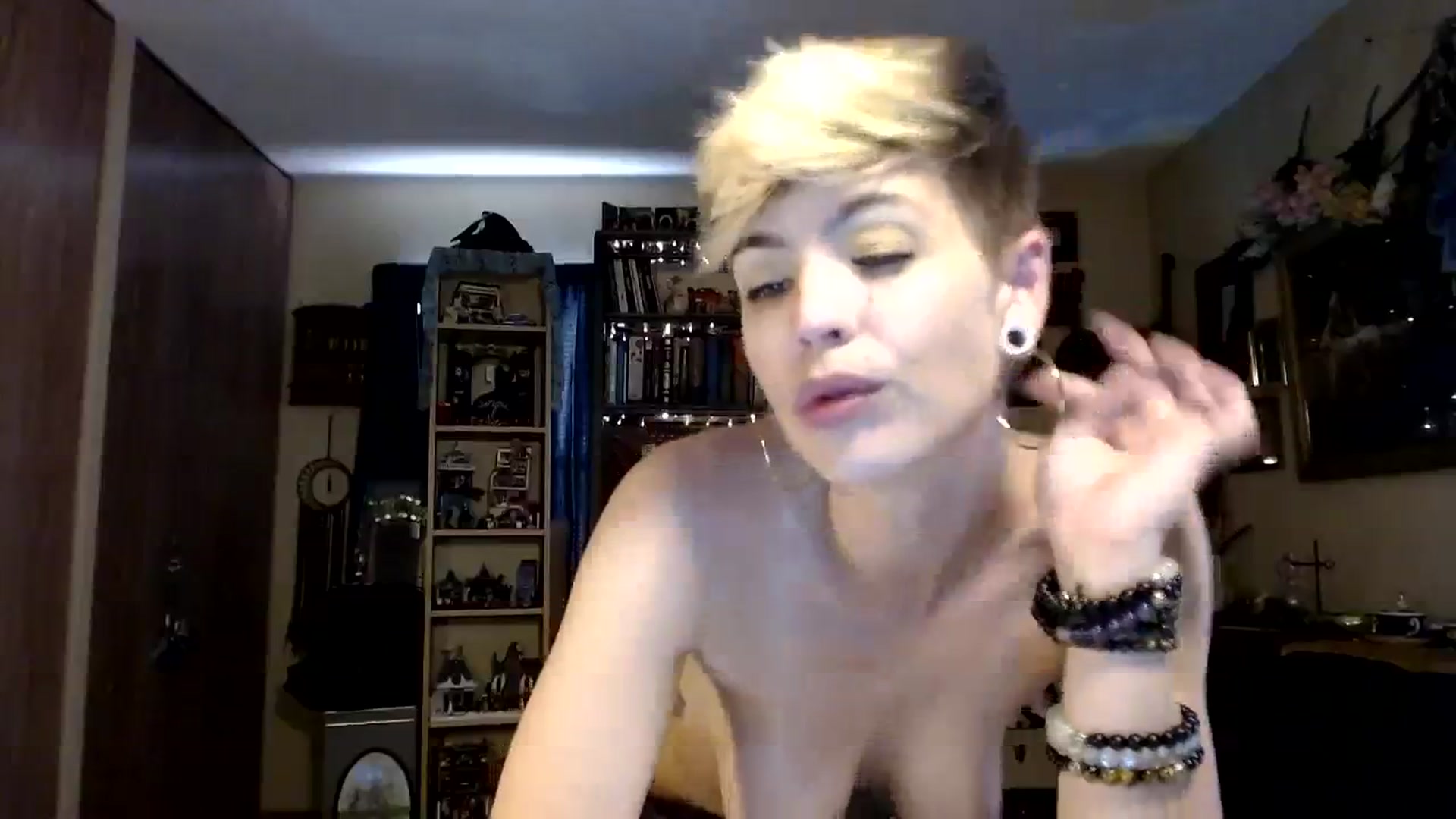 Gallery image thumbnail from Ancored's myfreecams stream on, 08/24/2023, 20:58 image 6 of 20