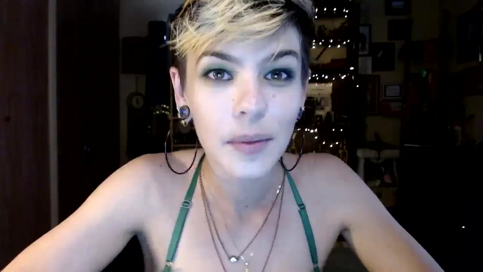 Gallery image thumbnail from Ancored's myfreecams stream on, 08/25/2023, 20:45 image 6 of 20