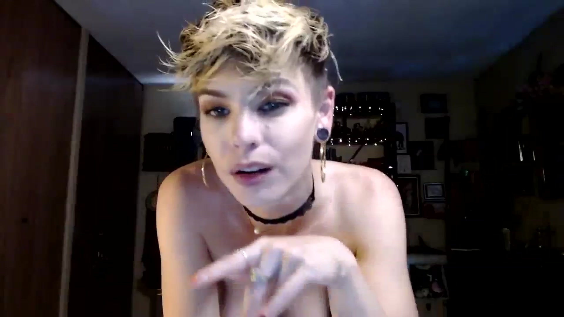 Gallery image thumbnail from Ancored's myfreecams stream on, 08/27/2023, 21:01 image 16 of 20