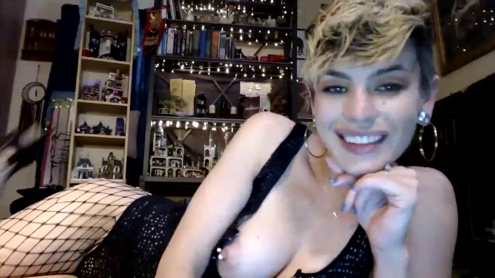 Gallery image thumbnail from Ancored's myfreecams stream on, 09/14/2023, 24:00 image 17 of 20