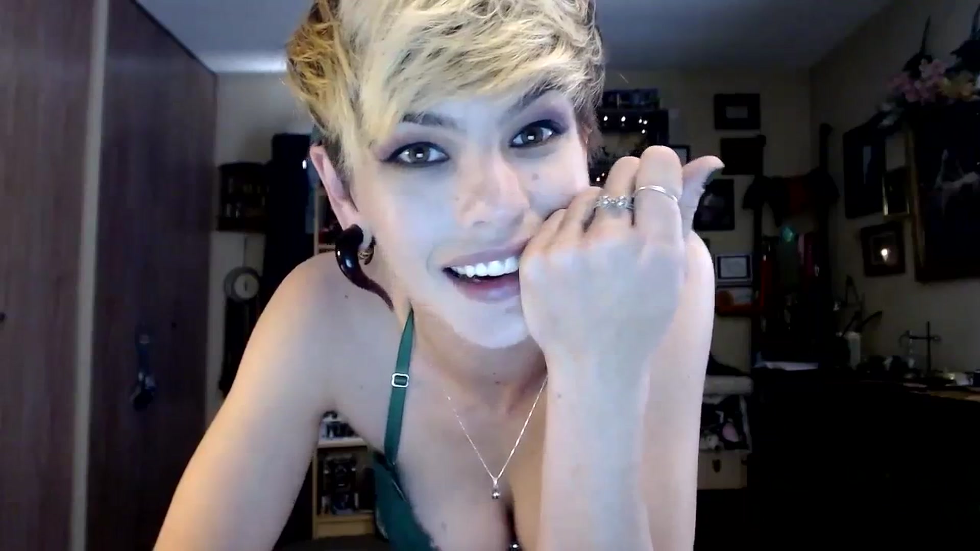 Gallery image thumbnail from Ancored's myfreecams stream on, 09/20/2023, 21:22 image 10 of 20