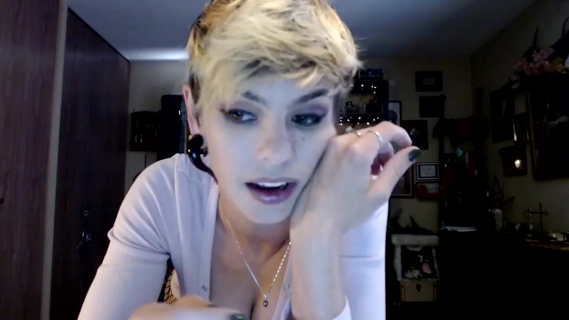 Gallery image thumbnail from Ancored's myfreecams stream on, 09/20/2023, 21:22 image 1 of 20