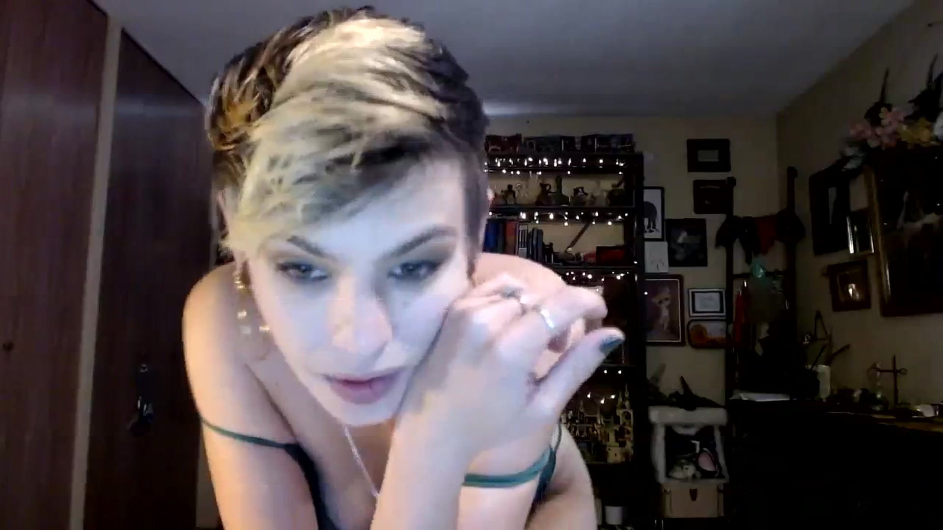 Gallery image thumbnail from Ancored's myfreecams stream on, 09/22/2023, 21:07 image 5 of 20
