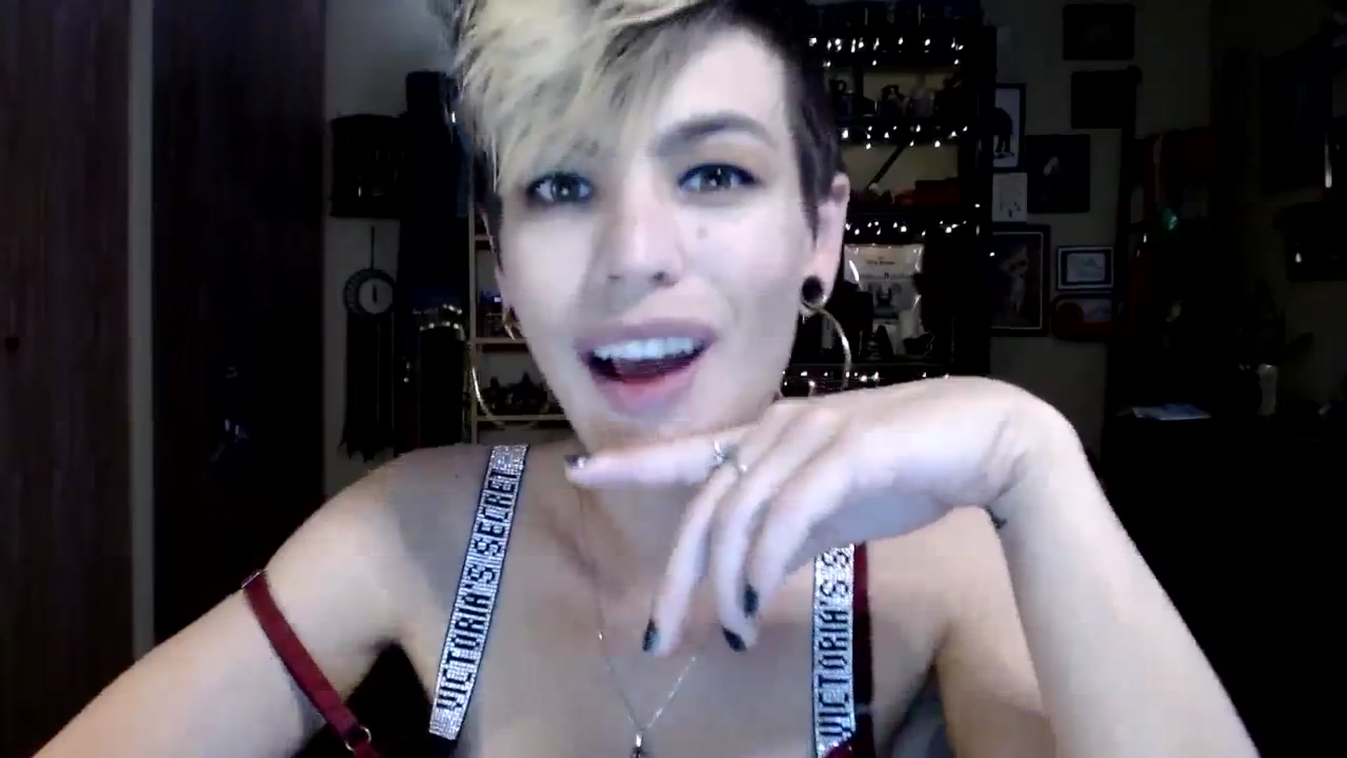 Gallery image thumbnail from Ancored's myfreecams stream on, 09/27/2023, 20:40 image 15 of 20