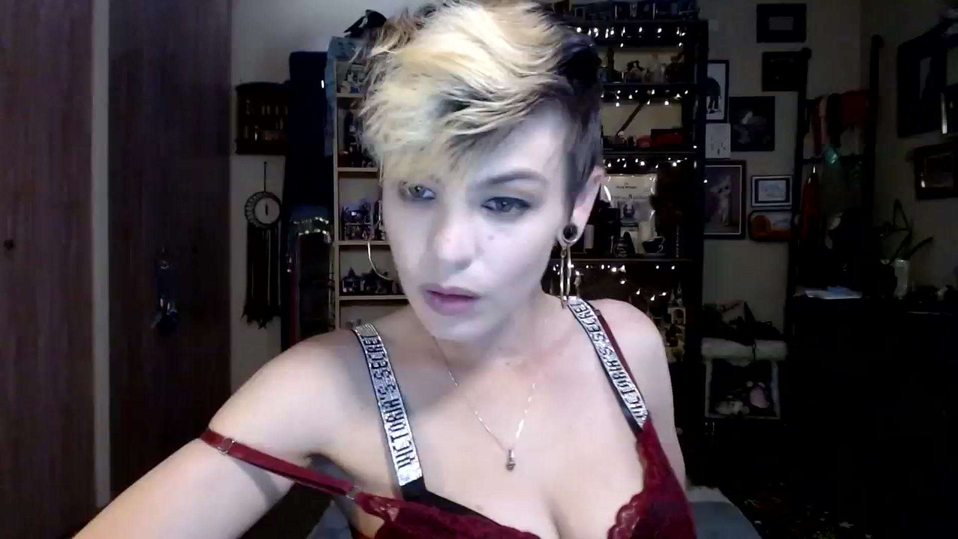 Gallery image thumbnail from Ancored's myfreecams stream on, 09/27/2023, 20:40 image 16 of 20