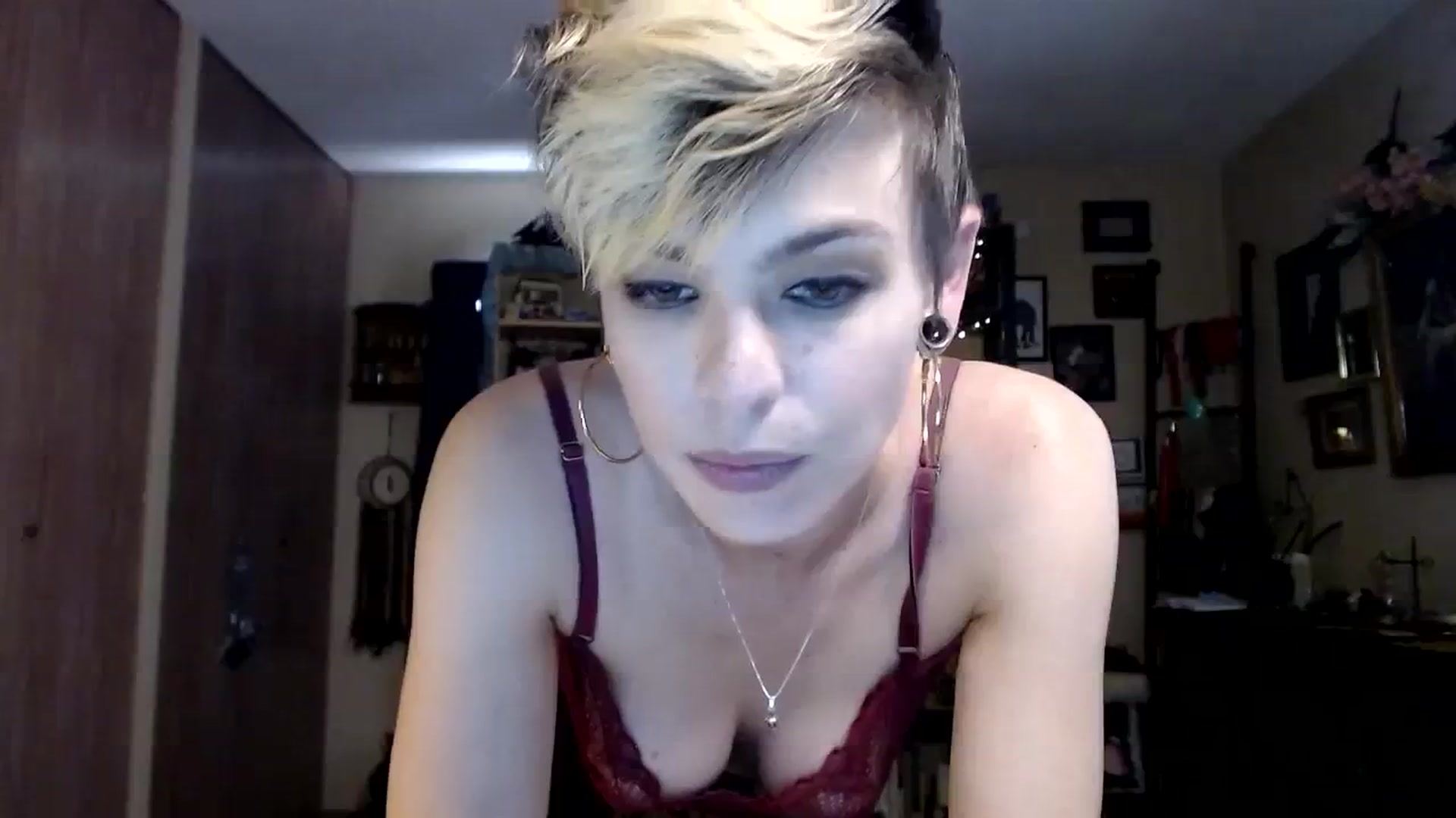 Gallery image thumbnail from Ancored's myfreecams stream on, 09/27/2023, 20:40 image 18 of 20