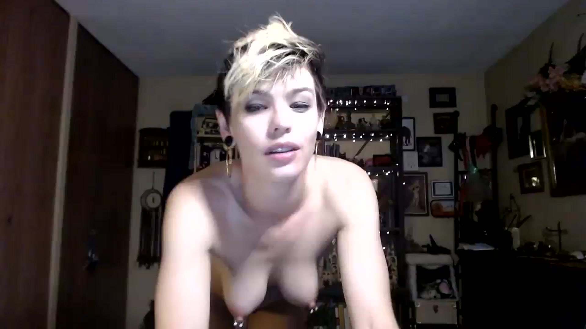 Gallery image thumbnail from Ancored's myfreecams stream on, 09/29/2023, 03:18 image 17 of 20