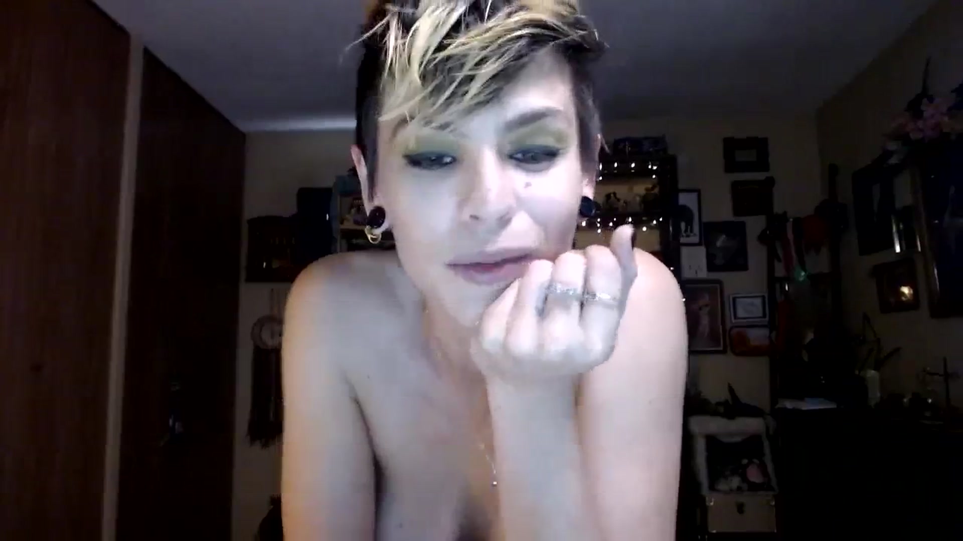 Gallery image thumbnail from Ancored's myfreecams stream on, 10/01/2023, 24:01 image 12 of 20