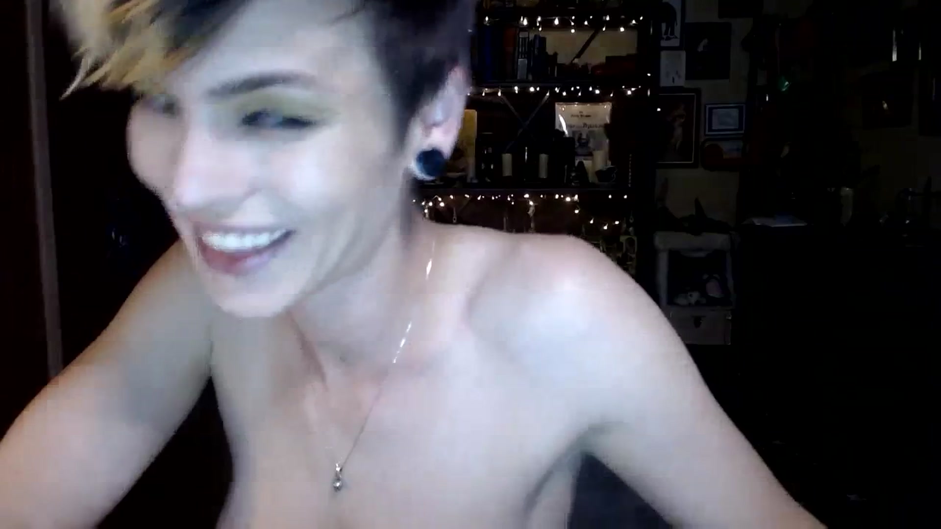 Gallery image thumbnail from Ancored's myfreecams stream on, 10/01/2023, 24:01 image 16 of 20
