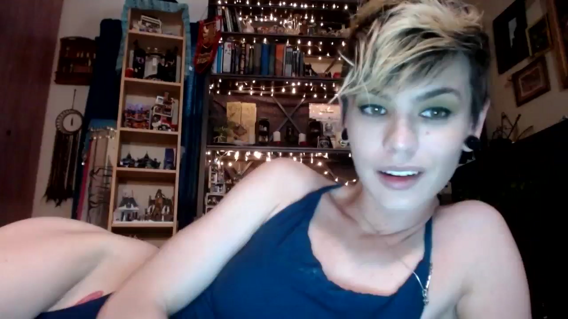 Gallery image thumbnail from Ancored's myfreecams stream on, 10/01/2023, 24:01 image 6 of 20