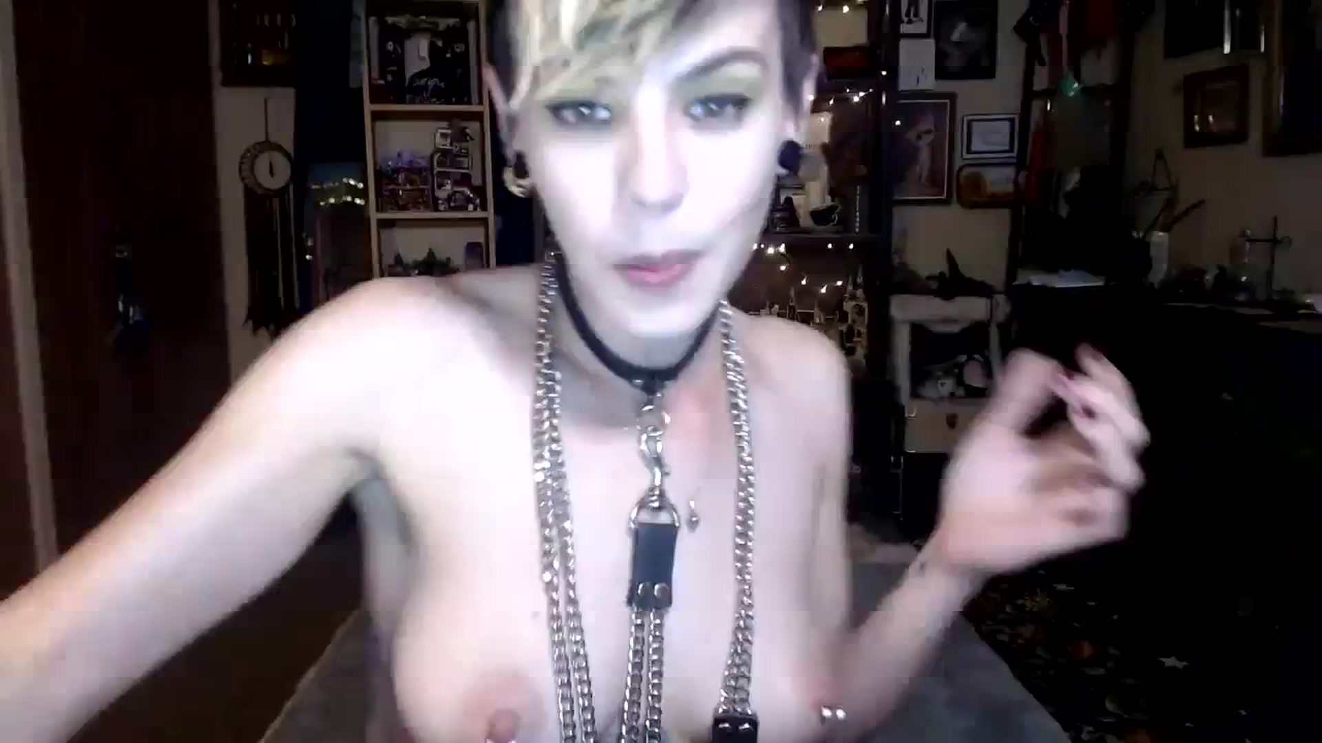 Gallery image thumbnail from Ancored's myfreecams stream on, 10/01/2023, 24:01 image 19 of 20