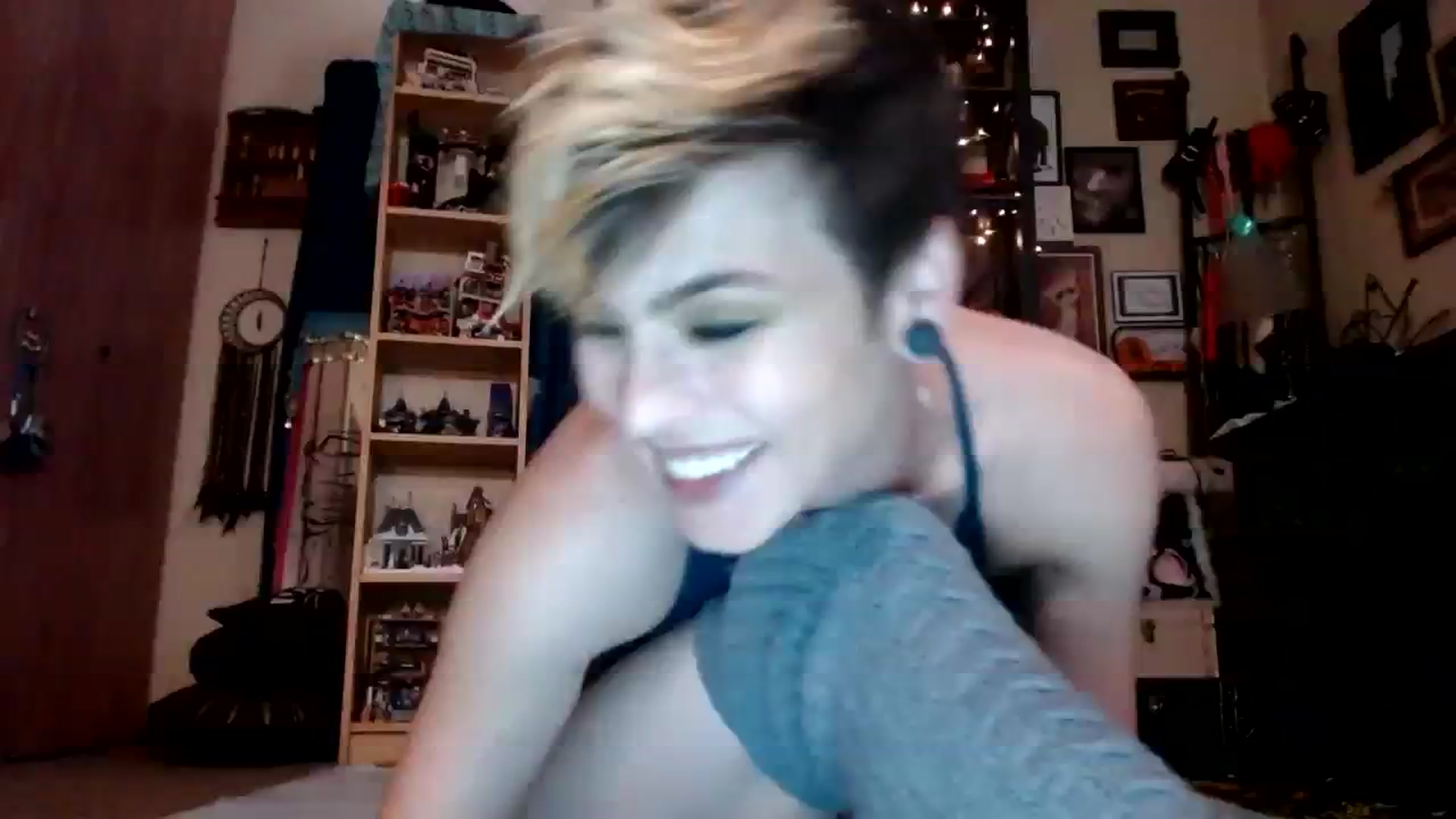 Gallery image thumbnail from Ancored's myfreecams stream on, 10/01/2023, 24:01 image 5 of 20