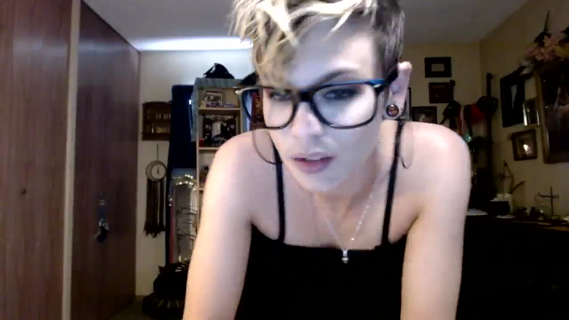 Gallery image thumbnail from Ancored's myfreecams stream on, 10/04/2023, 19:45 image 5 of 20