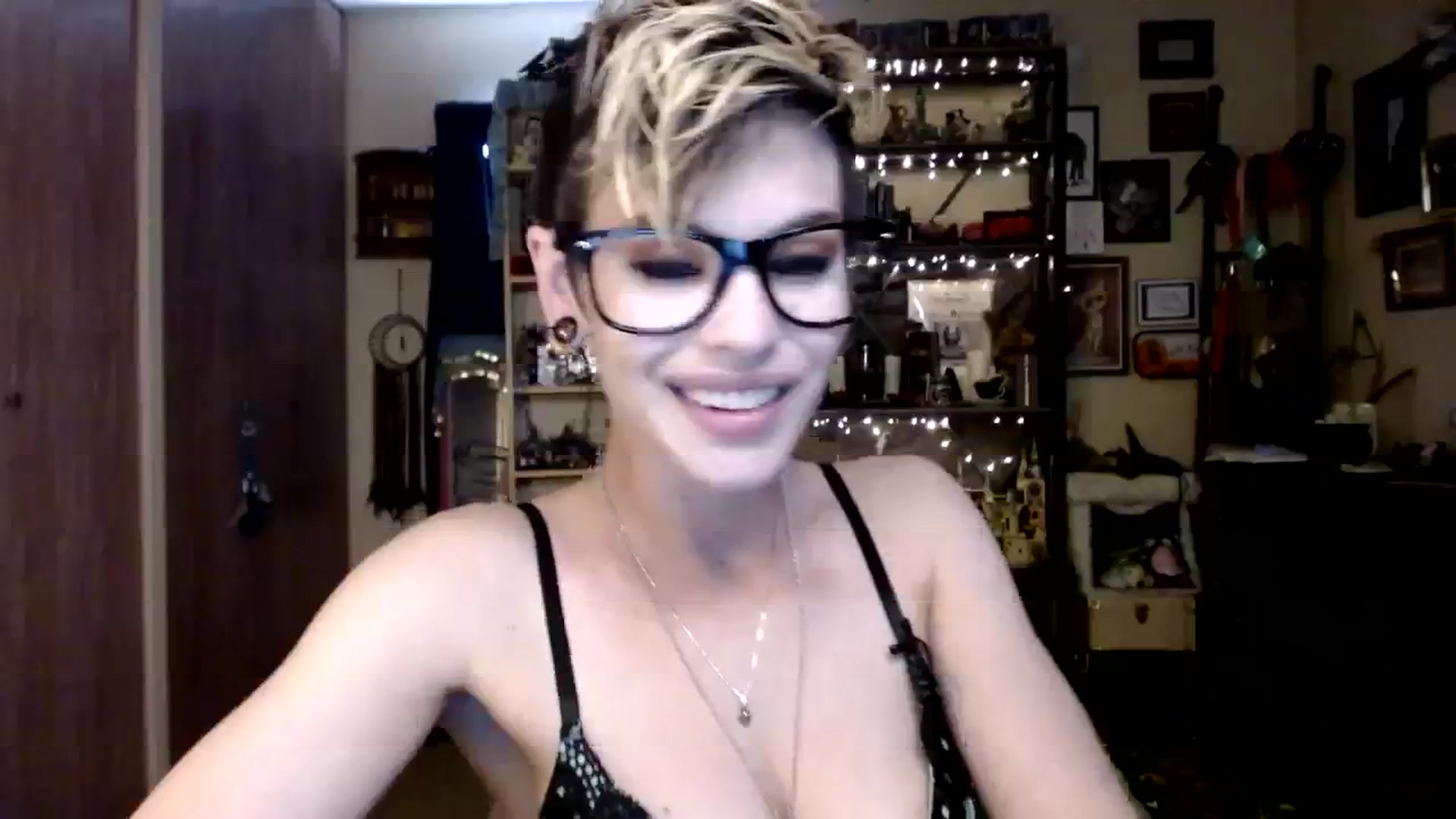 Gallery image thumbnail from Ancored's myfreecams stream on, 10/04/2023, 19:45 image 2 of 20