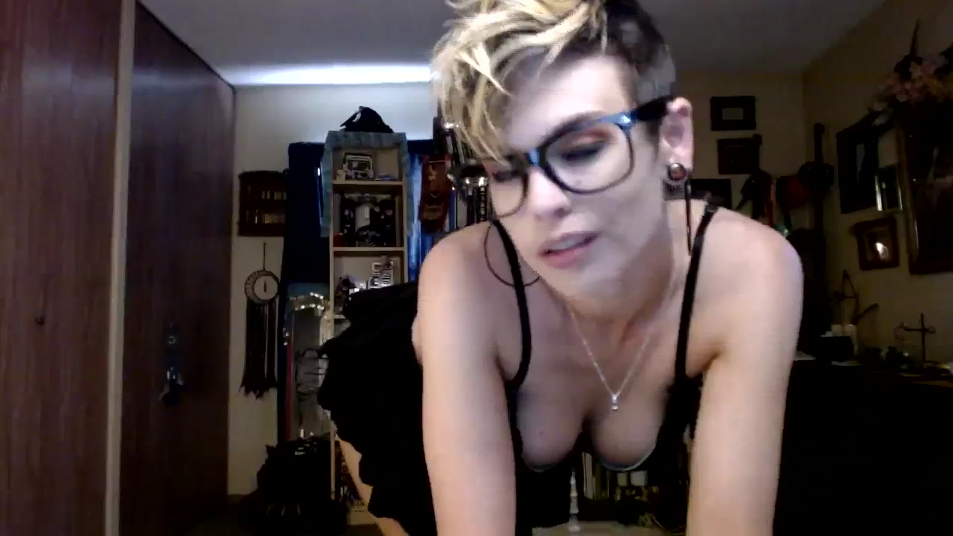 Gallery image thumbnail from Ancored's myfreecams stream on, 10/04/2023, 19:45 image 4 of 20