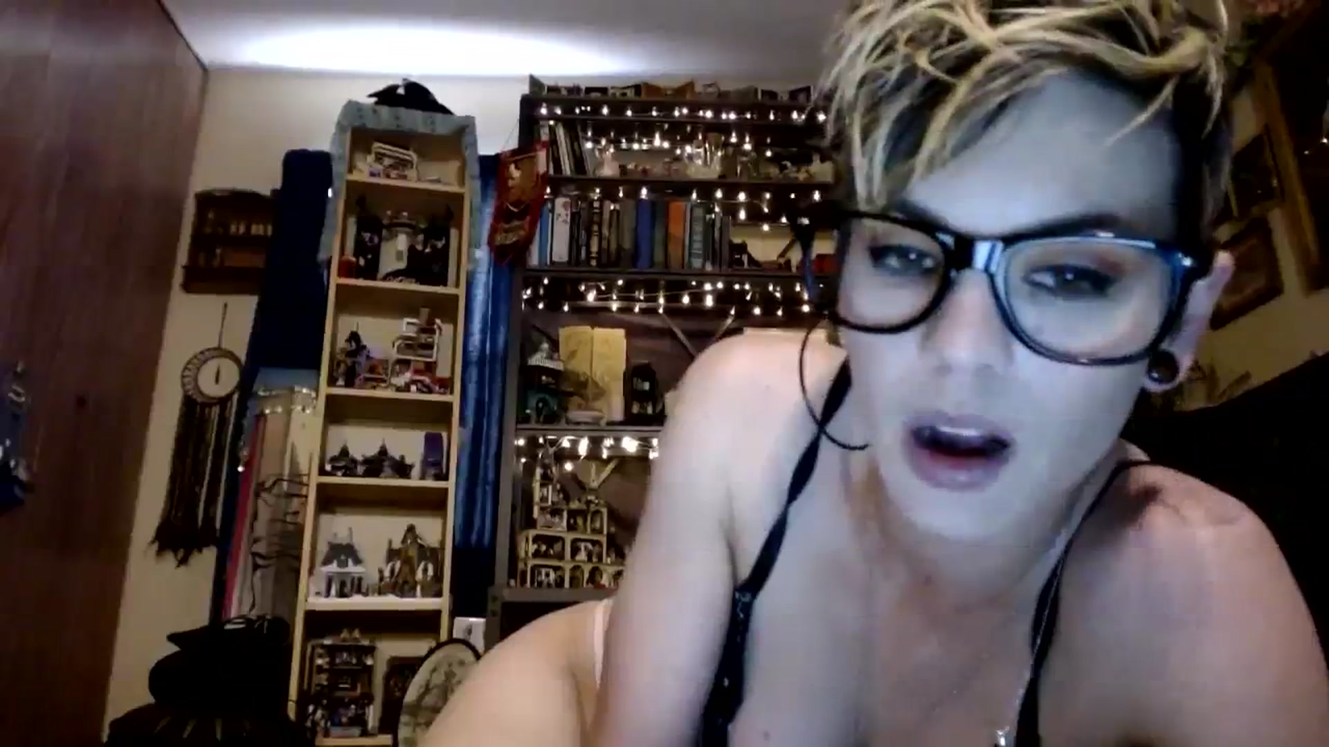 Gallery image thumbnail from Ancored's myfreecams stream on, 10/04/2023, 19:45 image 15 of 20
