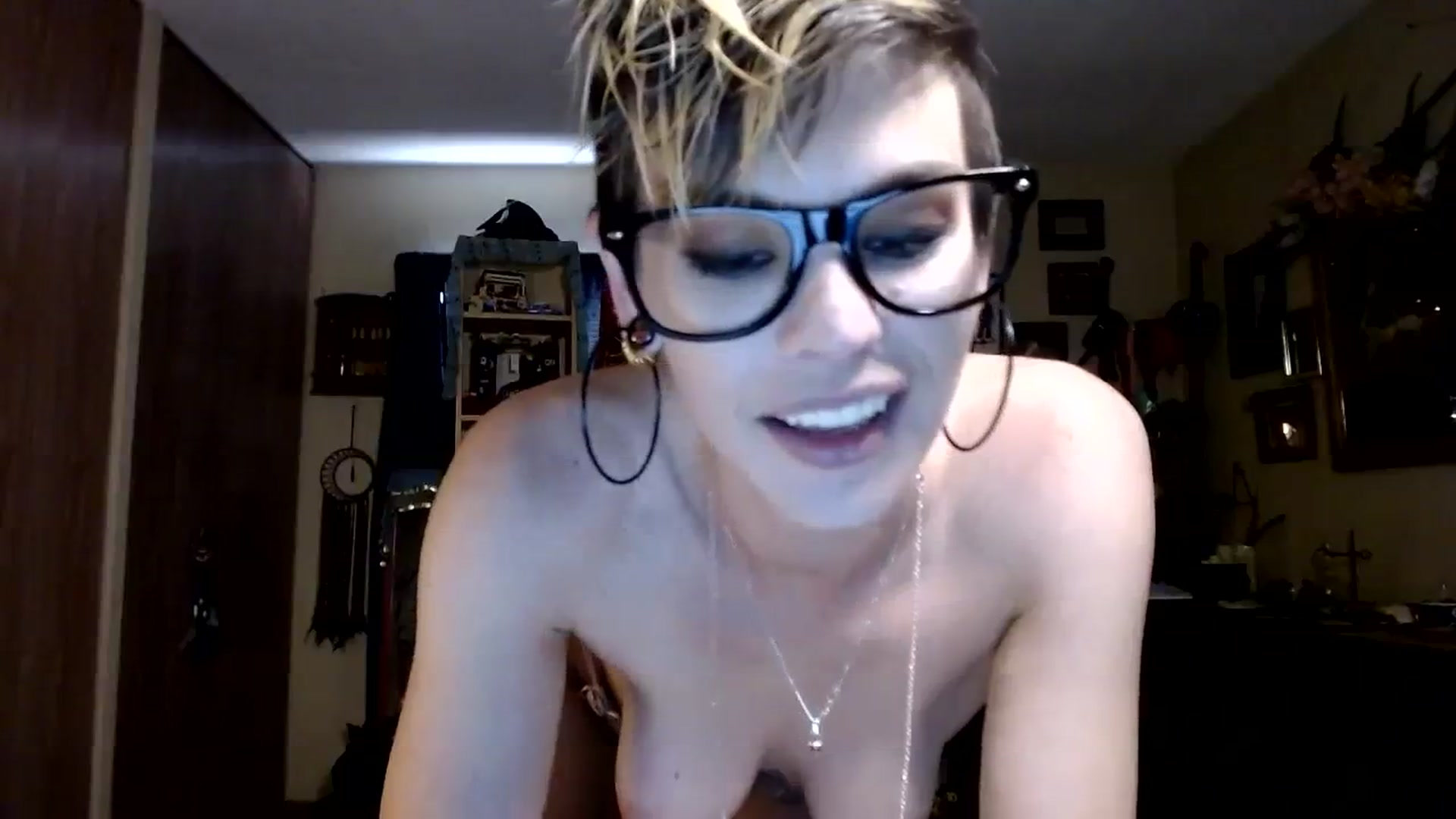 Gallery image thumbnail from Ancored's myfreecams stream on, 10/04/2023, 20:48 image 2 of 20