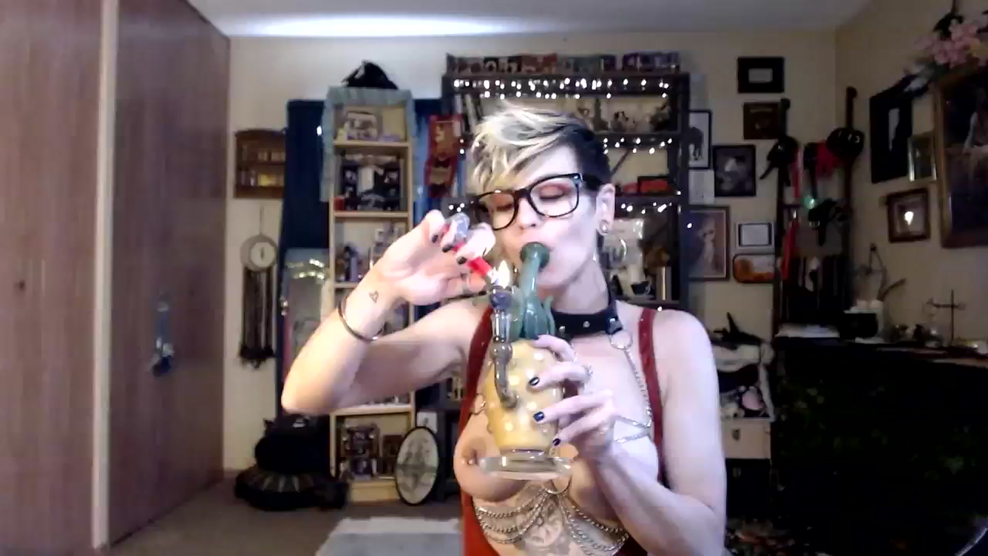 Gallery image thumbnail from Ancored's myfreecams stream on, 10/08/2023, 20:11 image 14 of 20