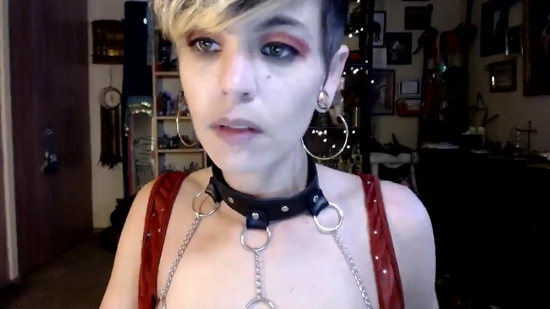 Gallery image thumbnail from Ancored's myfreecams stream on, 10/08/2023, 20:11 image 11 of 20