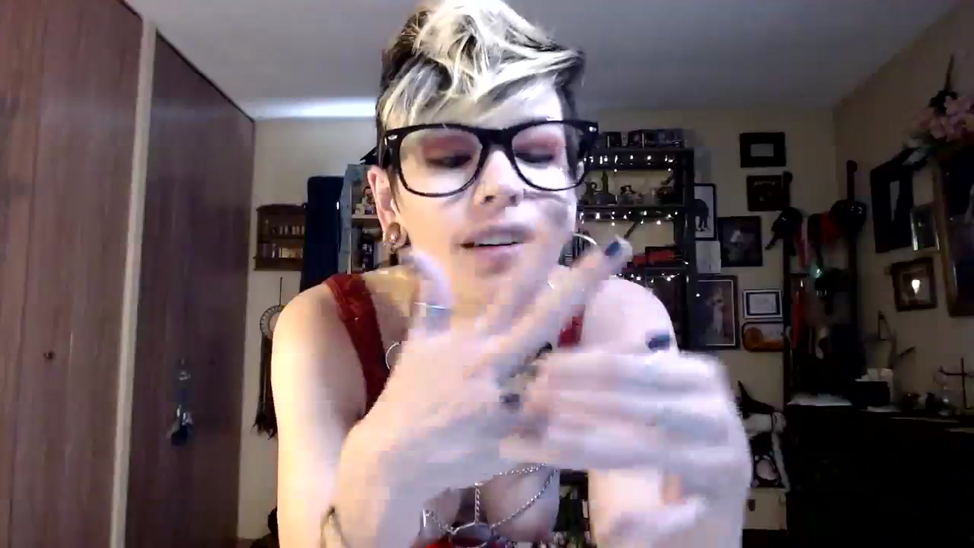 Gallery image thumbnail from Ancored's myfreecams stream on, 10/08/2023, 20:11 image 16 of 20