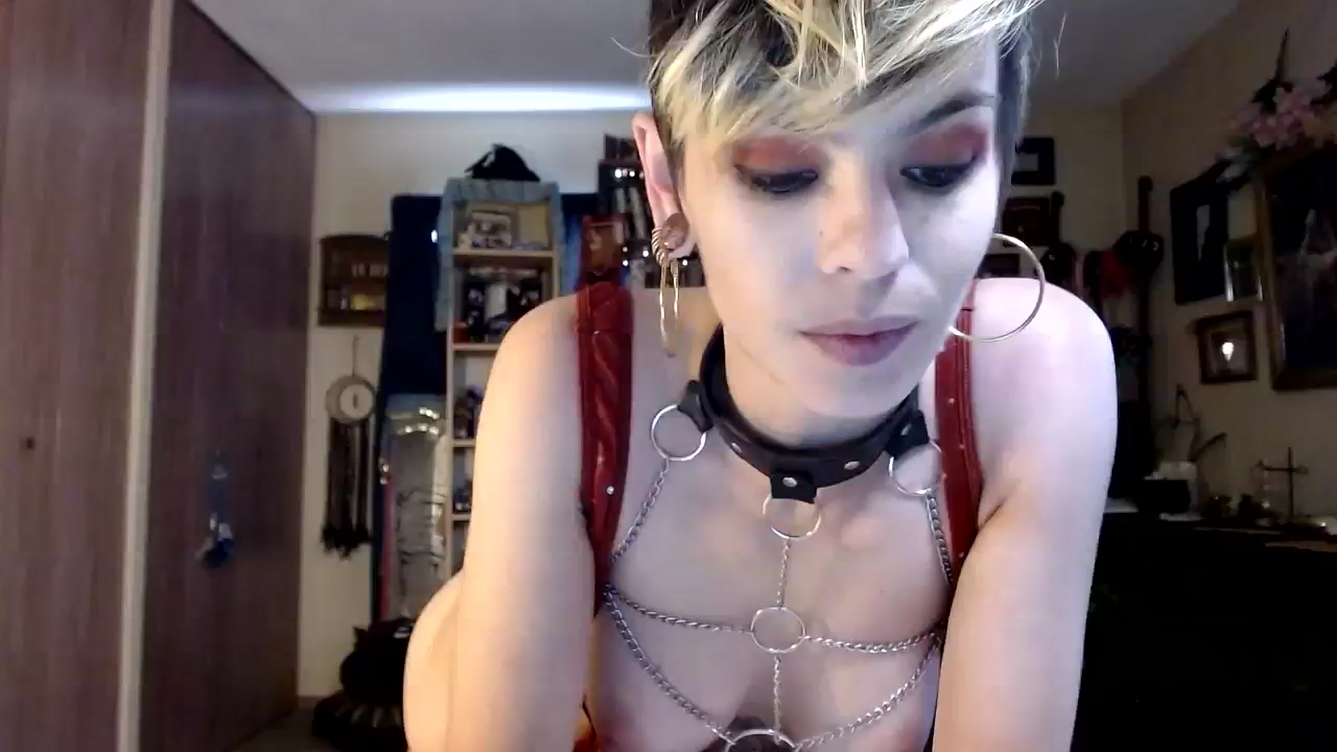 Gallery image thumbnail from Ancored's myfreecams stream on, 10/08/2023, 20:11 image 12 of 20