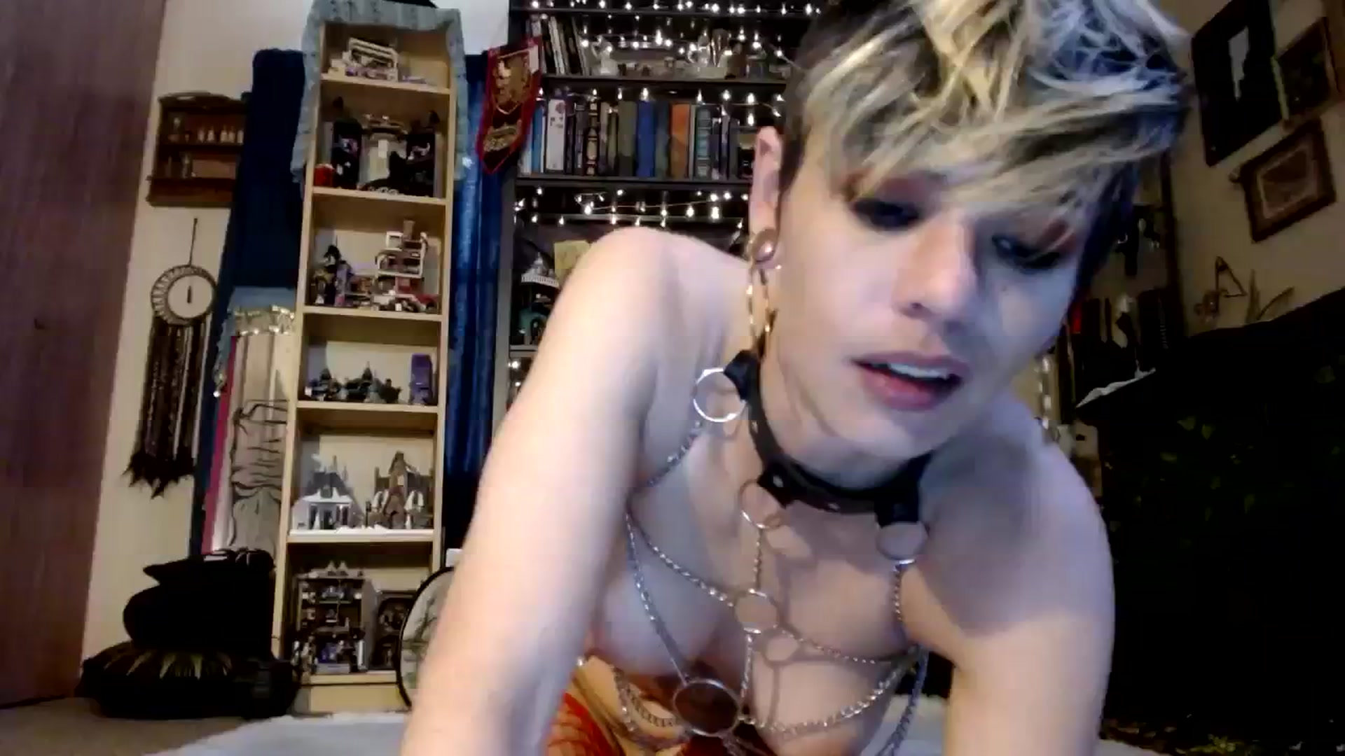 Gallery image thumbnail from Ancored's myfreecams stream on, 10/08/2023, 21:33 image 16 of 20