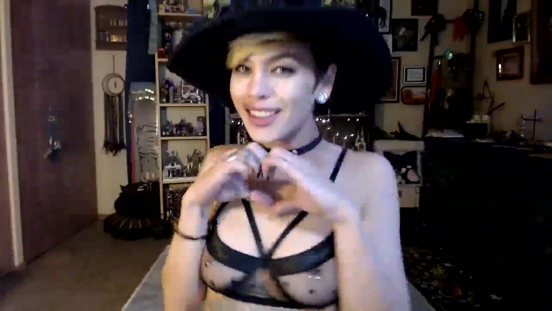 Gallery image thumbnail from Ancored's myfreecams stream on, 10/09/2023, 22:01 image 6 of 20