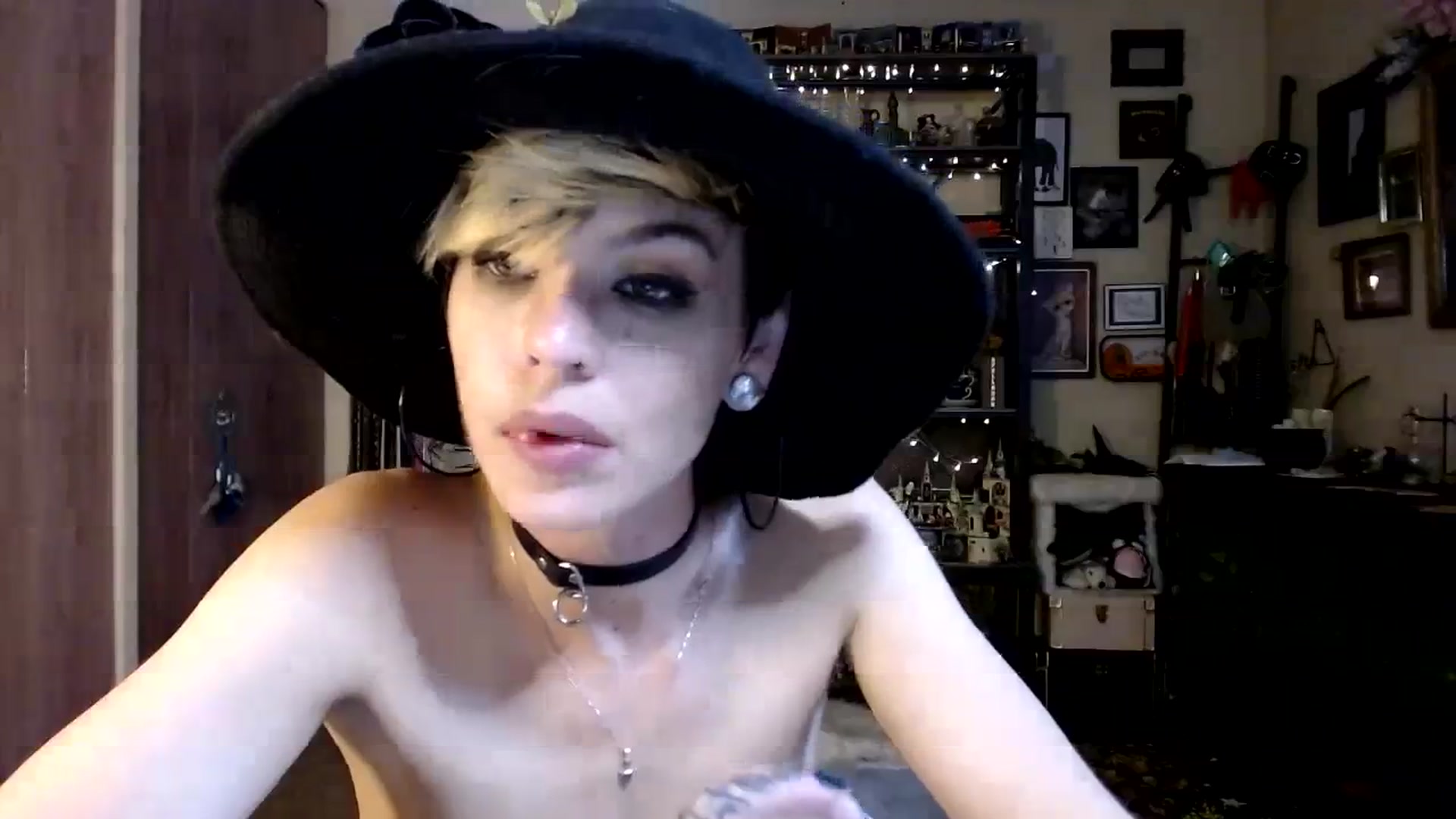 Gallery image thumbnail from Ancored's myfreecams stream on, 10/09/2023, 22:01 image 13 of 20