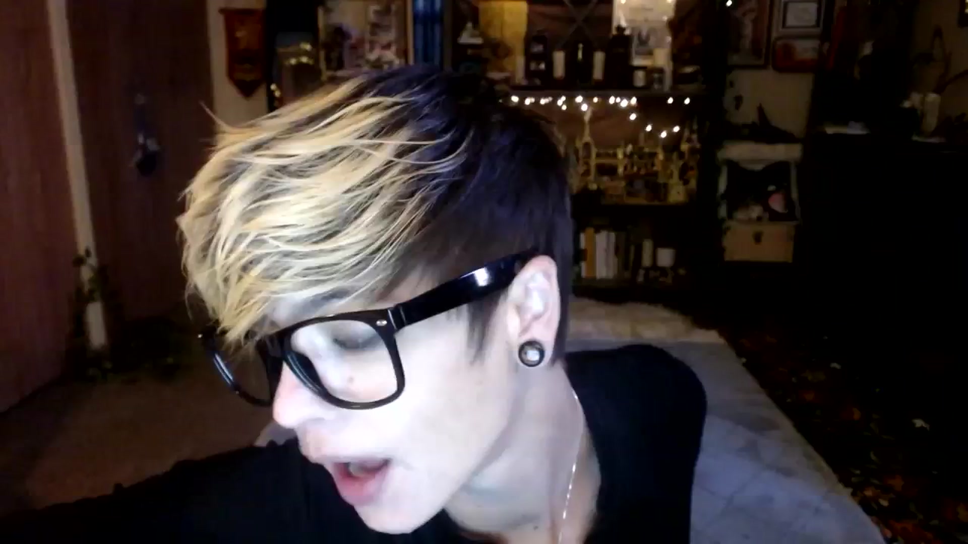 Gallery image thumbnail from Ancored's myfreecams stream on, 10/15/2023, 18:43 image 1 of 20