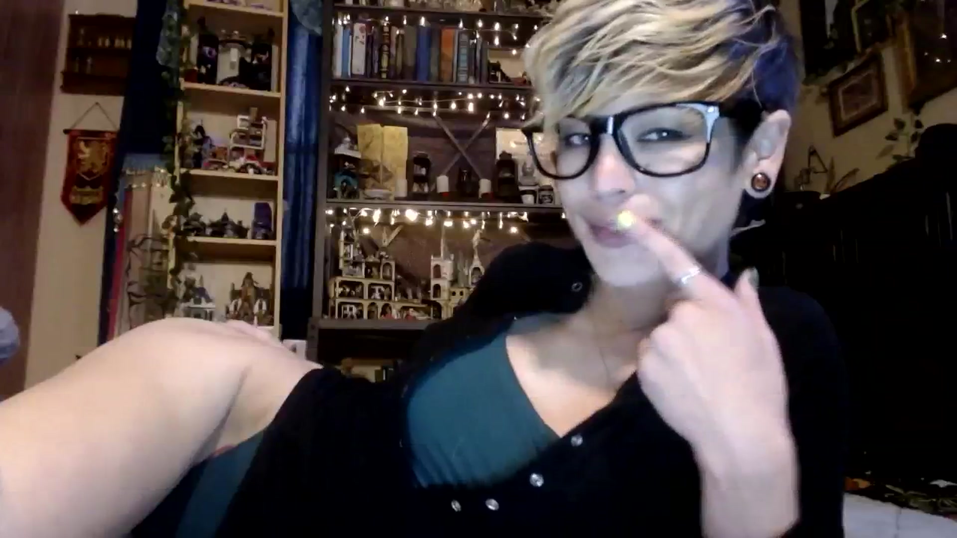 Gallery image thumbnail from Ancored's myfreecams stream on, 10/15/2023, 18:43 image 7 of 20