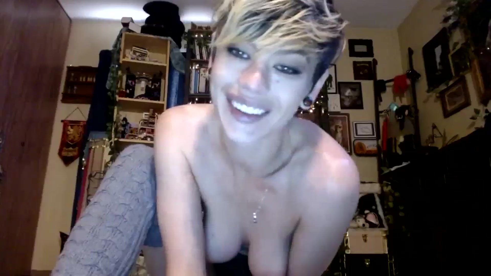 Gallery image thumbnail from Ancored's myfreecams stream on, 10/15/2023, 18:43 image 13 of 20
