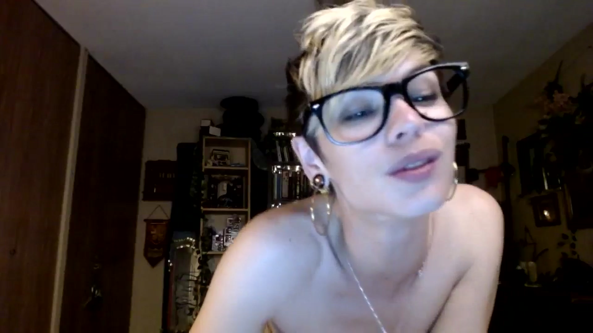 Gallery image thumbnail from Ancored's myfreecams stream on, 10/16/2023, 03:08 image 18 of 20