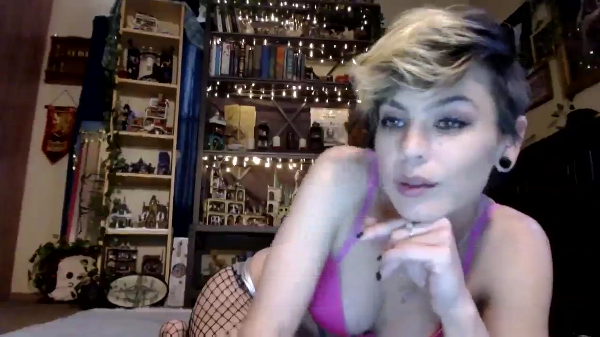 Gallery image thumbnail from Ancored's myfreecams stream on, 10/19/2023, 19:27 image 14 of 20