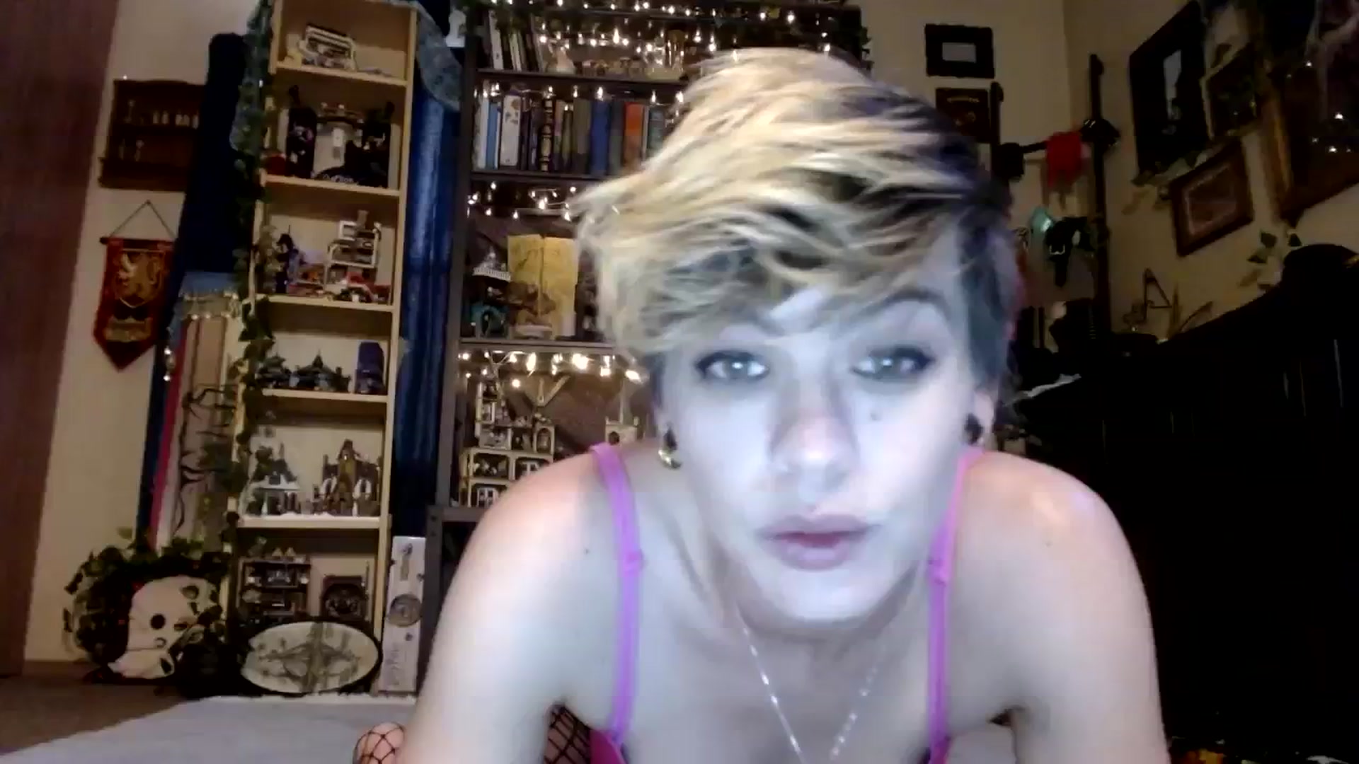 Gallery image thumbnail from Ancored's myfreecams stream on, 10/19/2023, 19:27 image 15 of 20